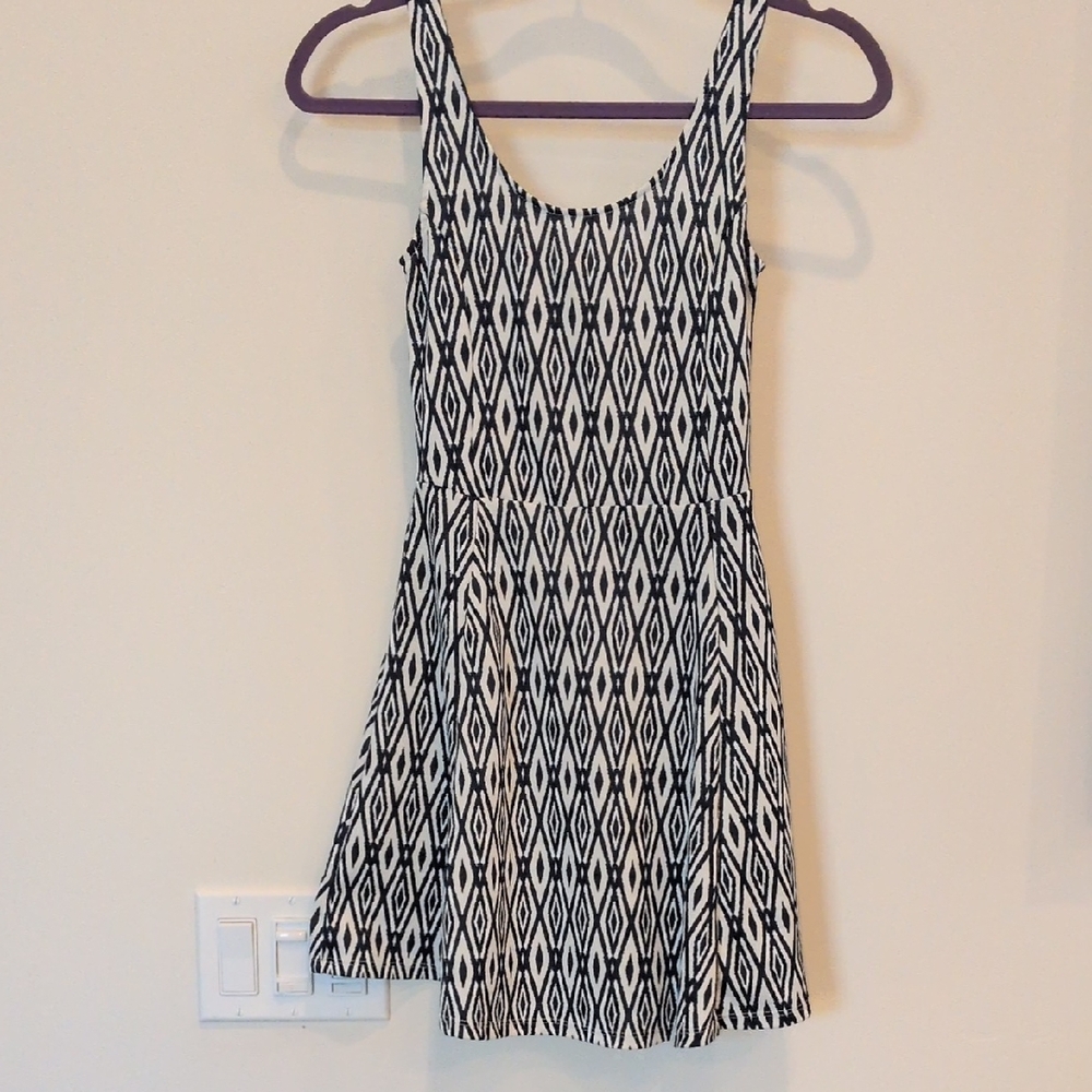 H&M Divided‎ Navy and White Geometric Mini Fit And Flare Dress Size 2